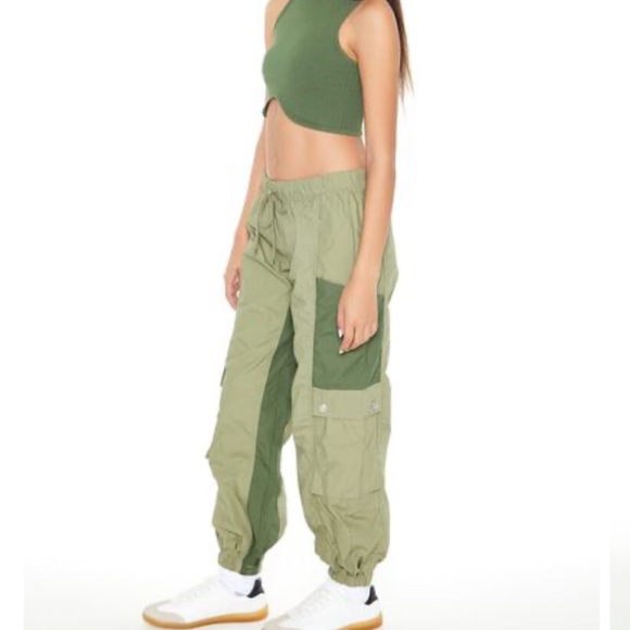 Forever 21 Colorblock Drawstring Cargo Joggers, Size XS - Picture 2 of 14